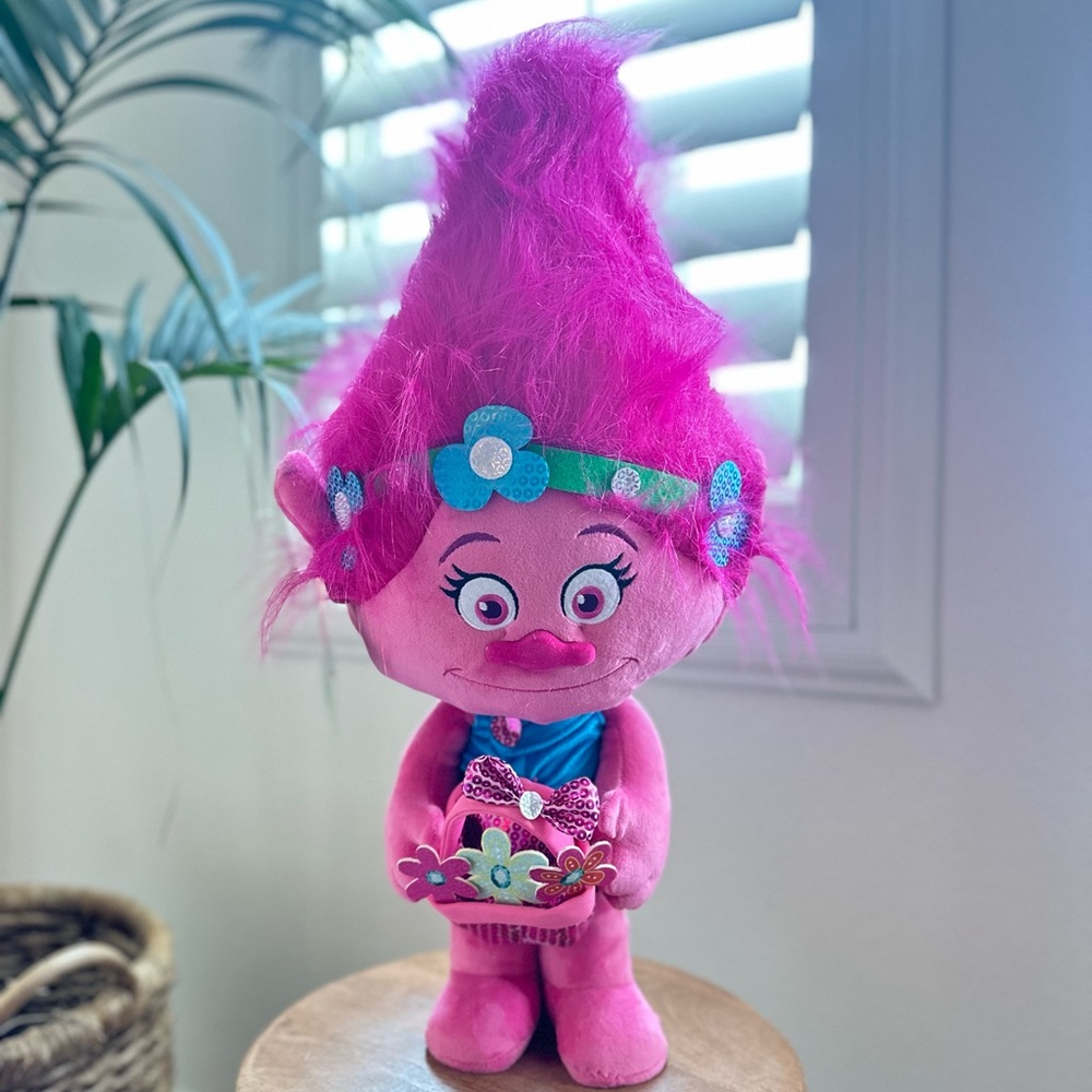Trolls poppy Easter stand up greeter doll plush toy basket kids pink